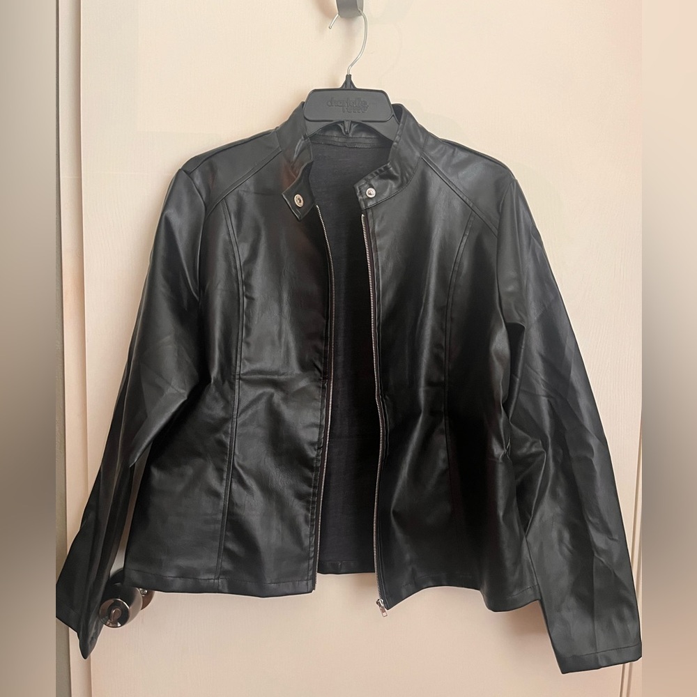 Large black jacket, zippered (not leather)